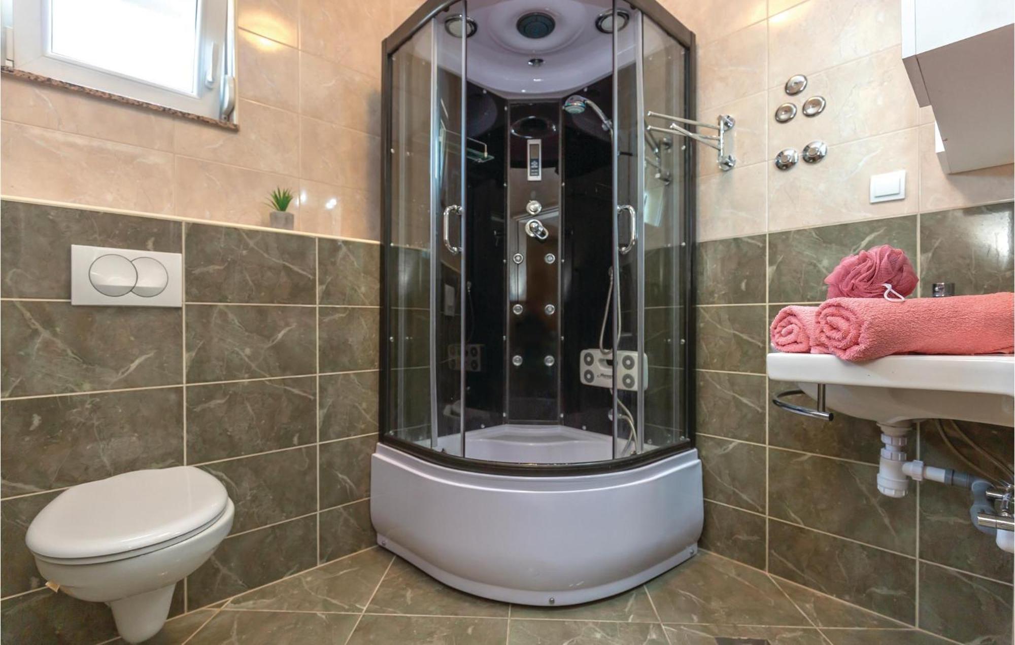 Gorgeous Apartment In Krvavica With Kitchen ภายนอก รูปภาพ