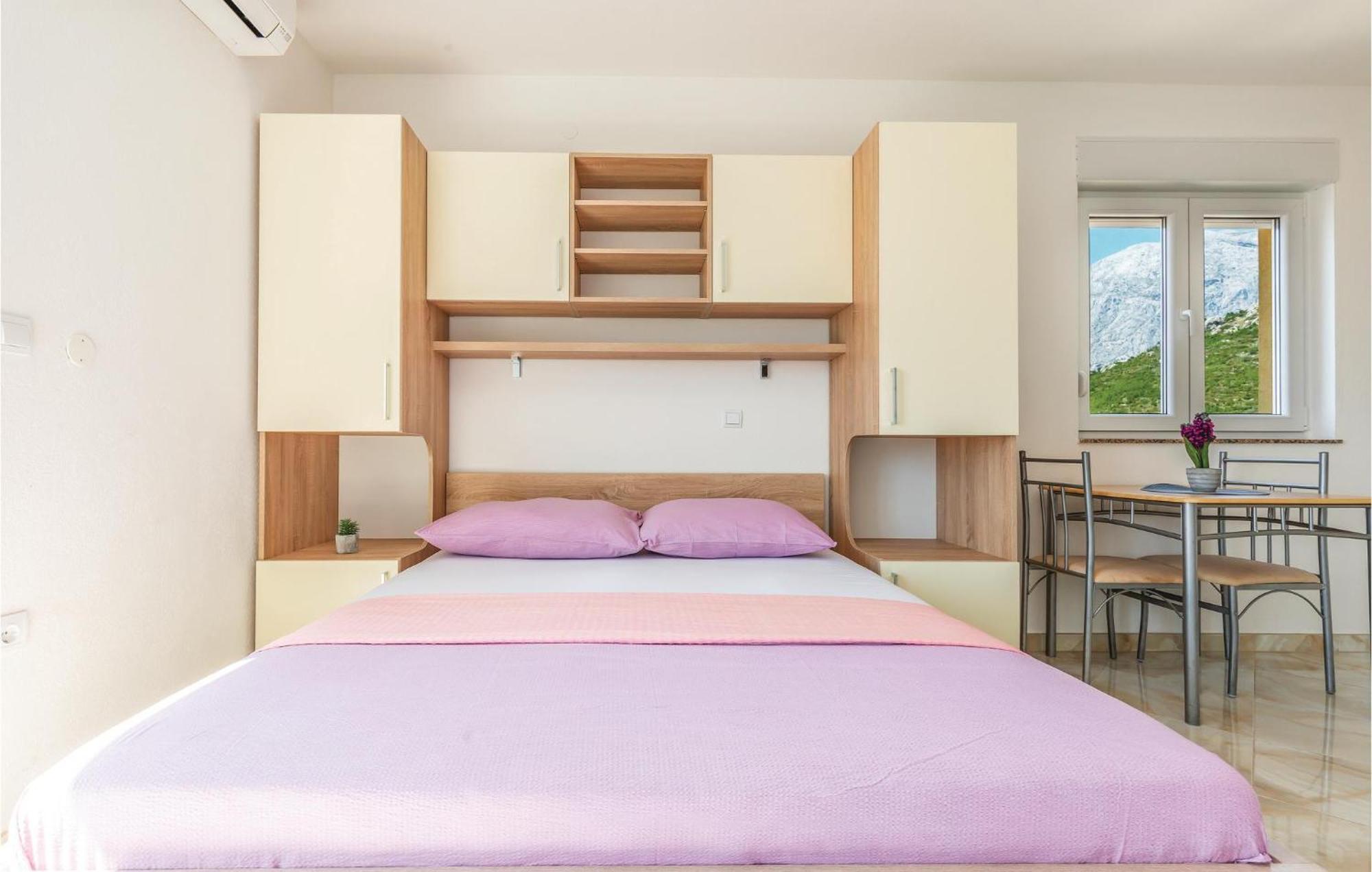 Gorgeous Apartment In Krvavica With Kitchen ภายนอก รูปภาพ