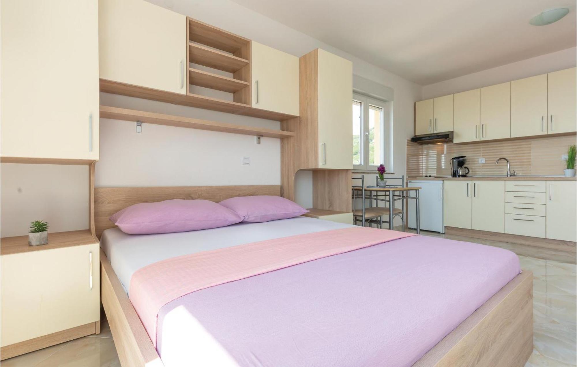 Gorgeous Apartment In Krvavica With Kitchen ภายนอก รูปภาพ